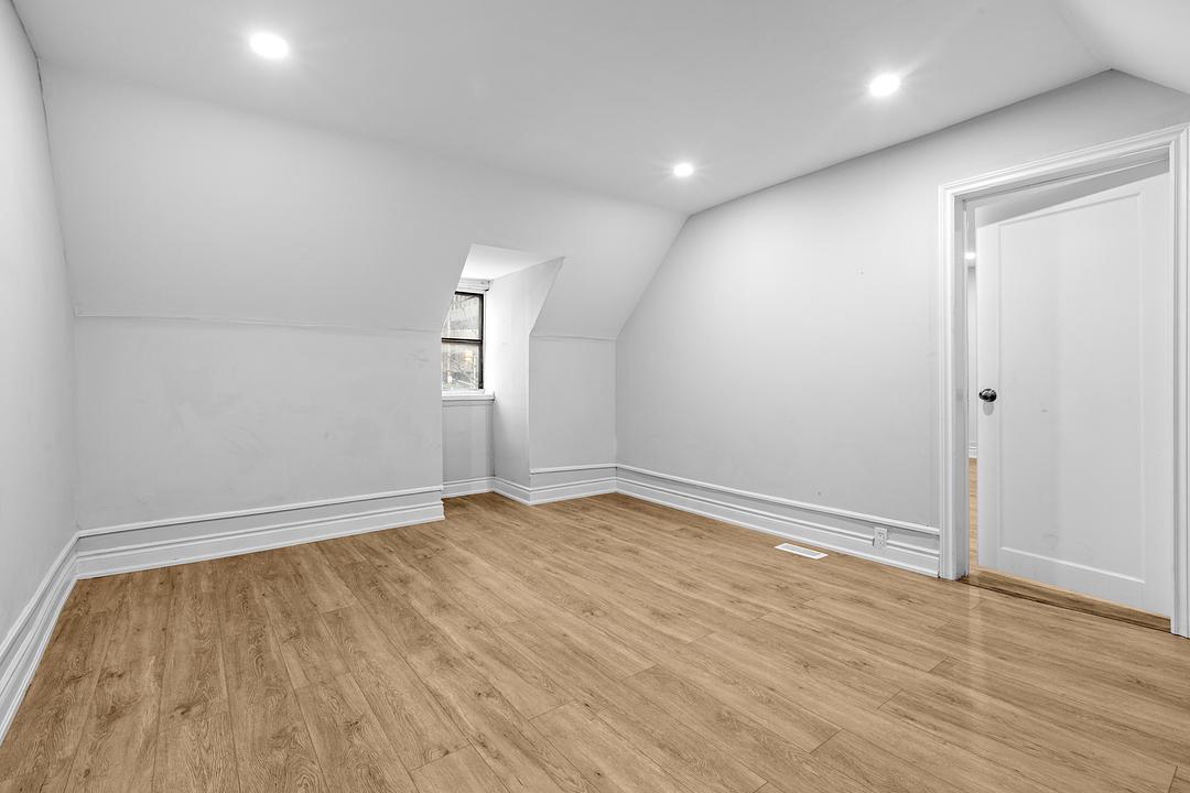 168 O'Connor Street, Ottawa, ON