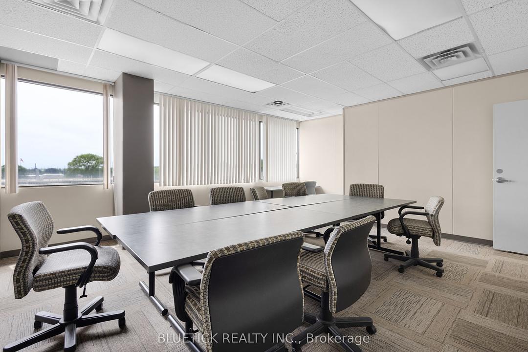 301 - 710 Dorval Drive, Oakville, ON