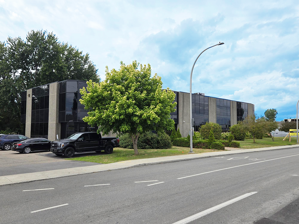 5800 Boulevard Thimens, Montréal, QC