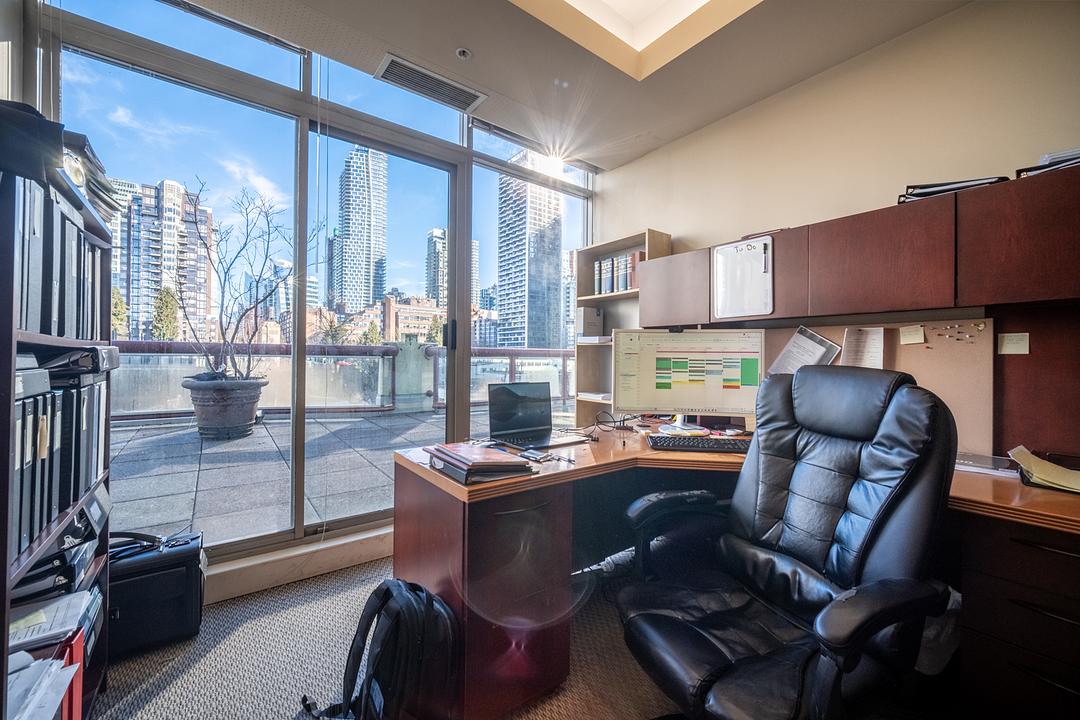 701 - 1006 Beach Avenue, Vancouver, BC