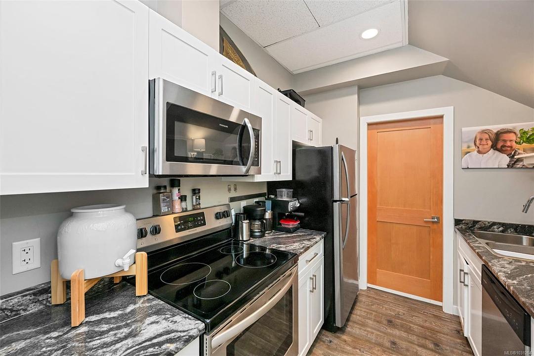 #111 - 689 Hoffman Avenue, Victoria, BC