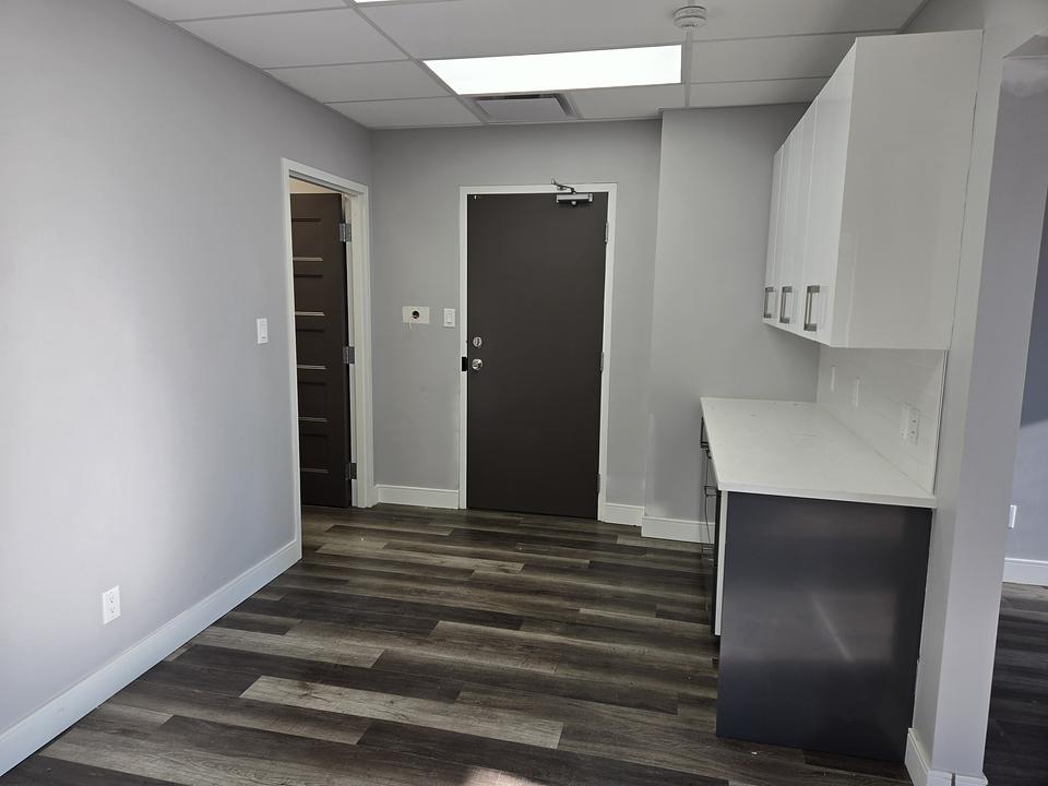 Mini Offices - 17 Grenfell Crescent, Ottawa, ON