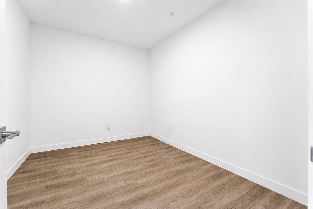 111 - 3360 16 Street Southwest, Calgary, AB