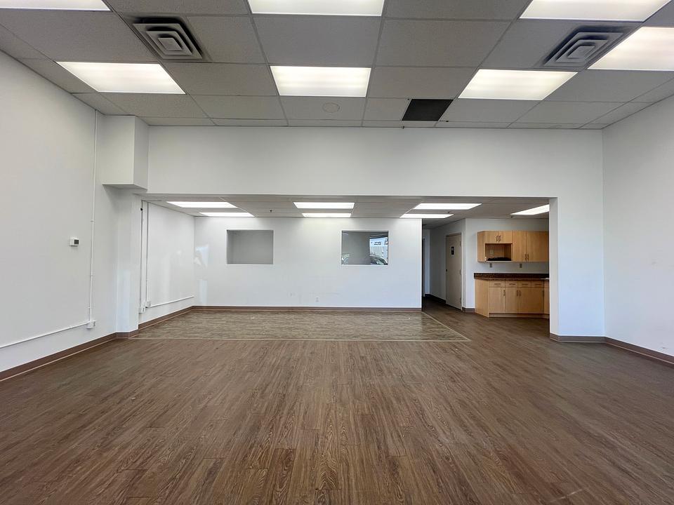 2221 41 Ave NE, Calgary, AB
