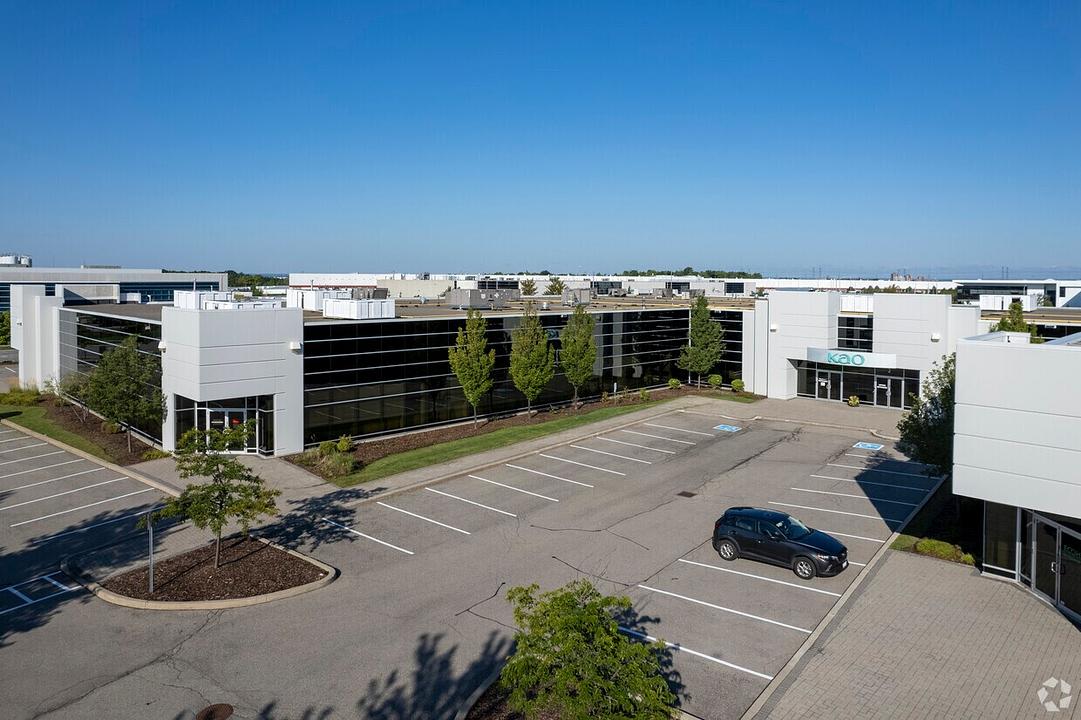 2A - 75 Courtneypark Drive West, Mississauga, ON