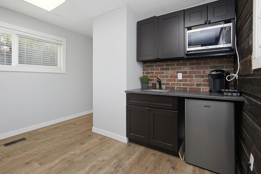 200 - 33734 Essendene Avenue, Abbotsford, BC