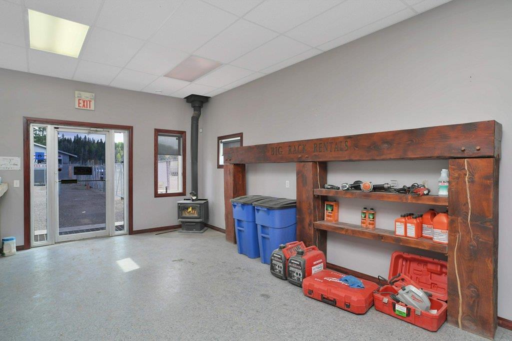 1101 Main Avenue East, Sundre, AB