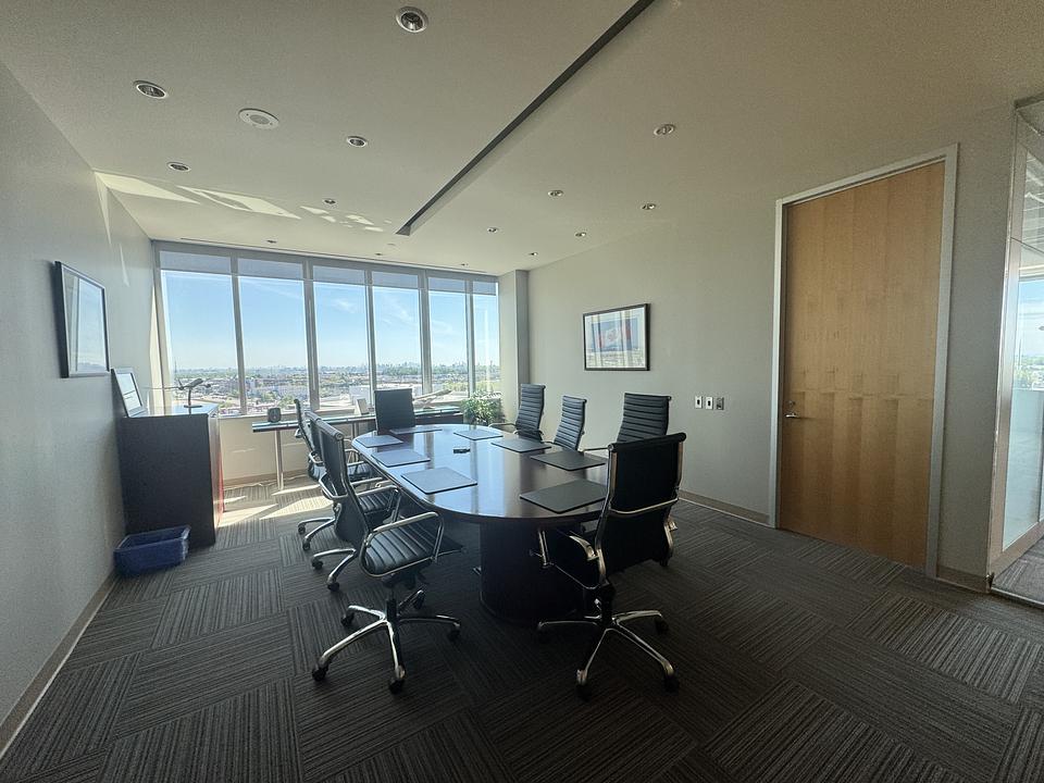 1100 - 55 Standish Court, Mississauga, ON