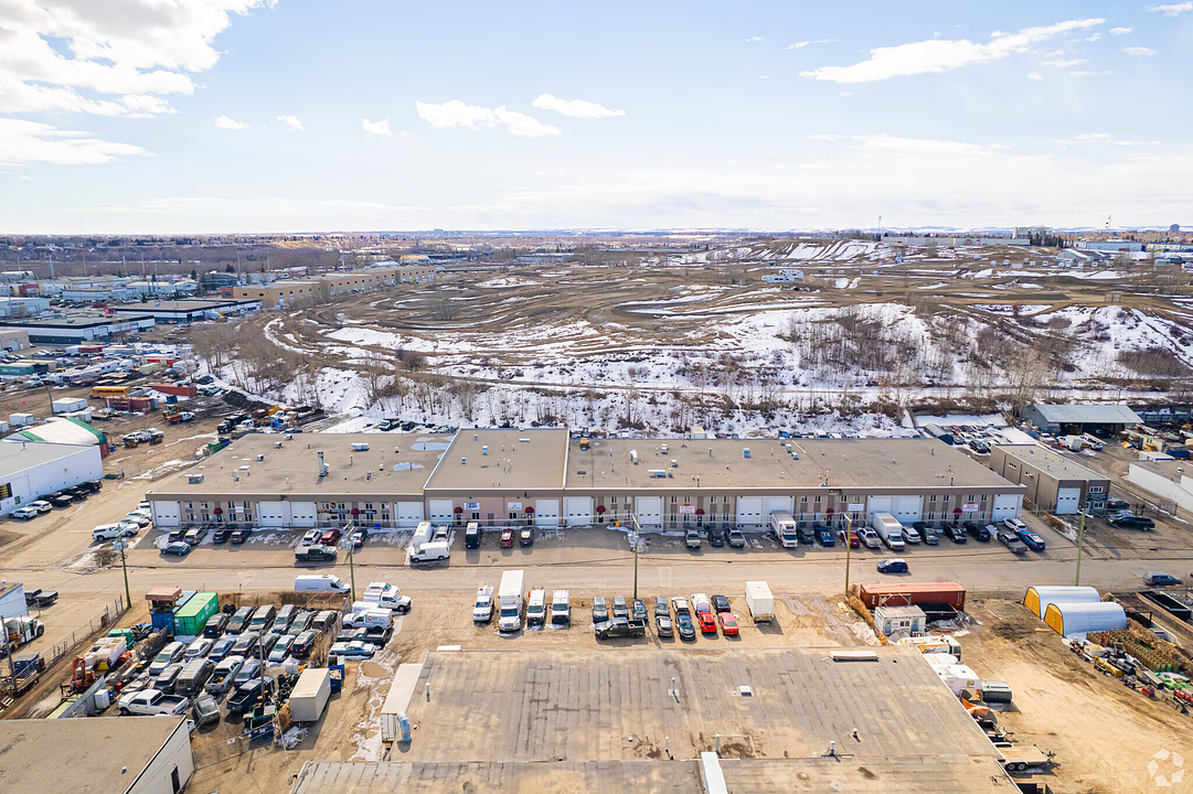 933a 48 Avenue Southeast, Calgary, AB