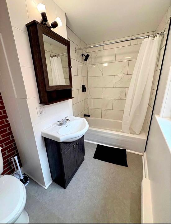 345 Rue de la Couronne, Québec, QC