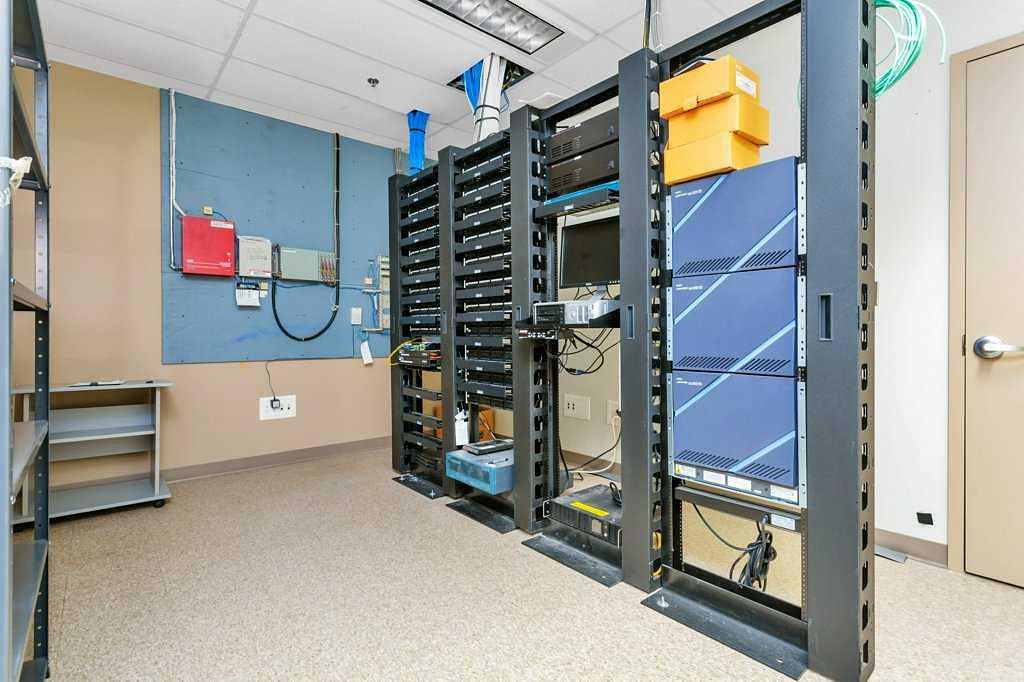 33 Schenk Industrial Road, Sylvan Lake, AB