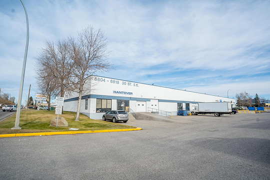 6818 30 Street Southeast, Calgary, AB