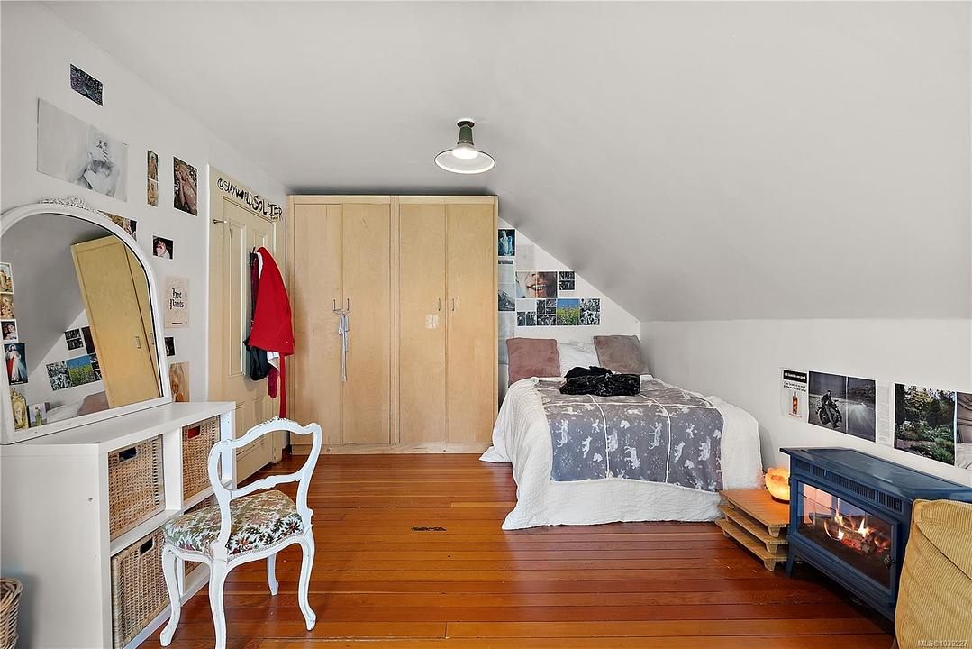 1736 Haultain Street, Victoria, BC