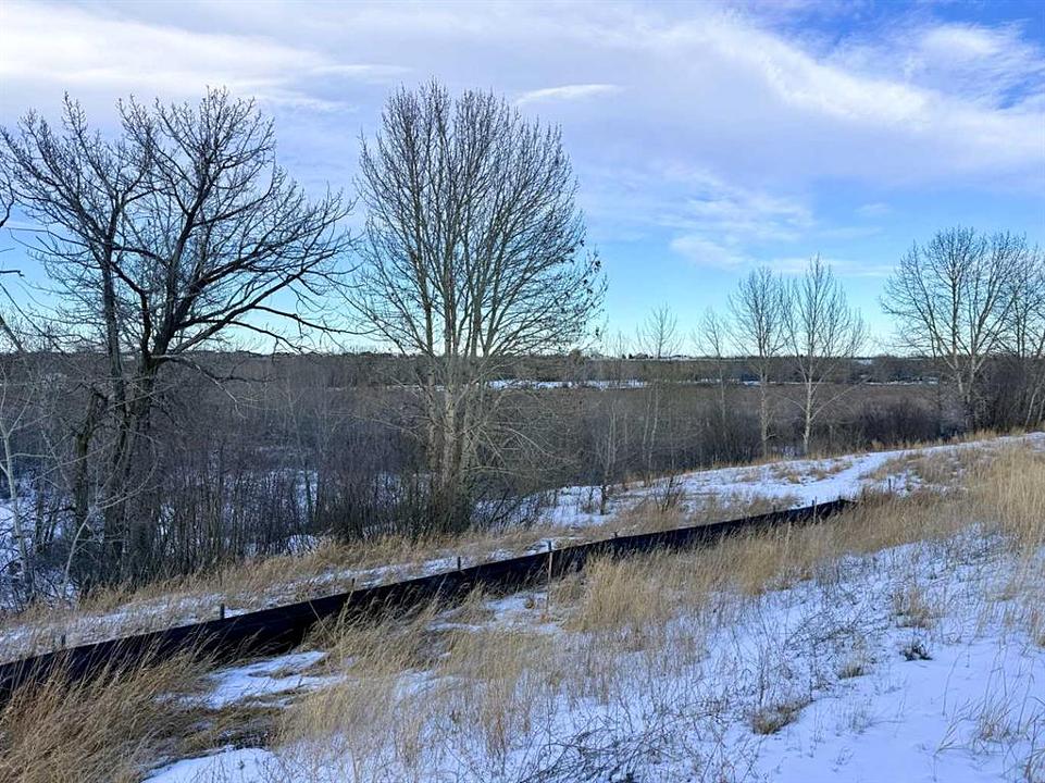 37 Southbank Crescent, Okotoks, AB