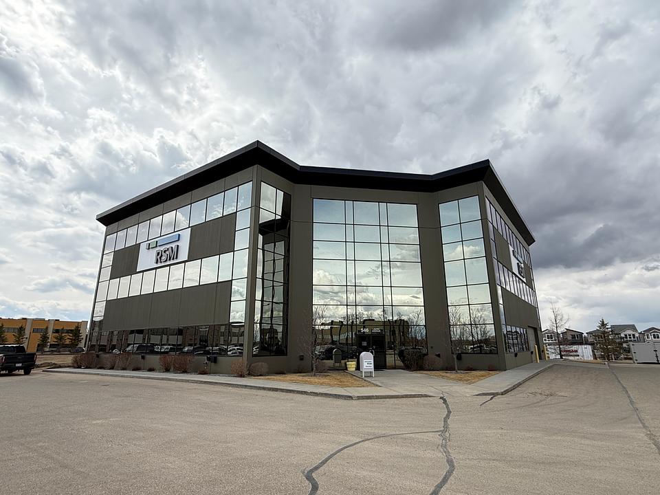 546 Laura Avenue, Red Deer County, AB