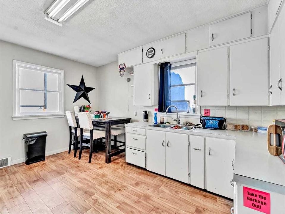 Kingsway Avenue Southeast, Medicine Hat, AB