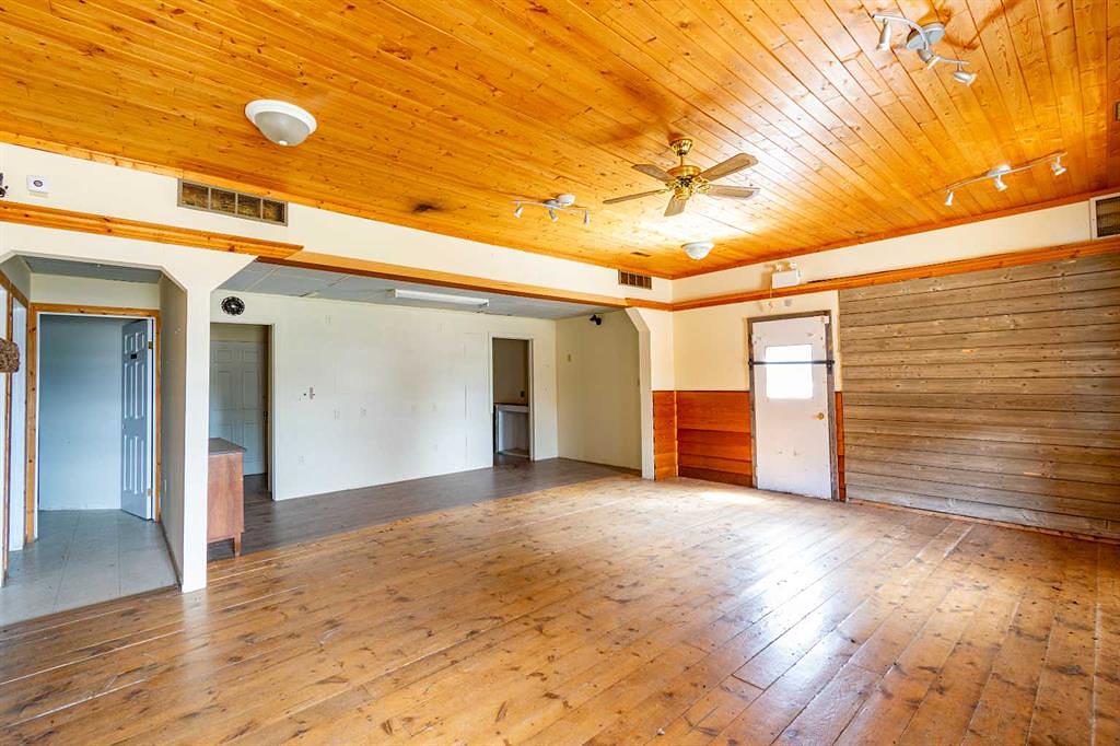 44 Main Street East, Big Valley, AB