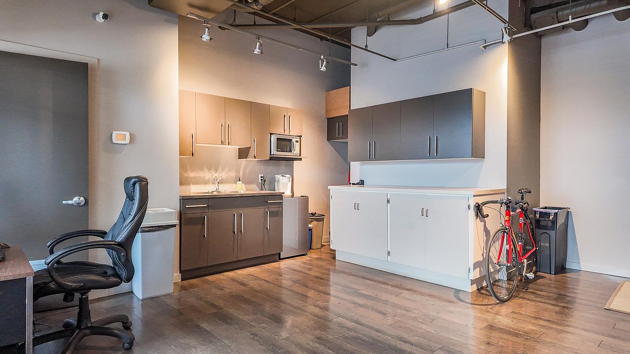 404/405 - 1630 Pandosy St, Kelowna, BC