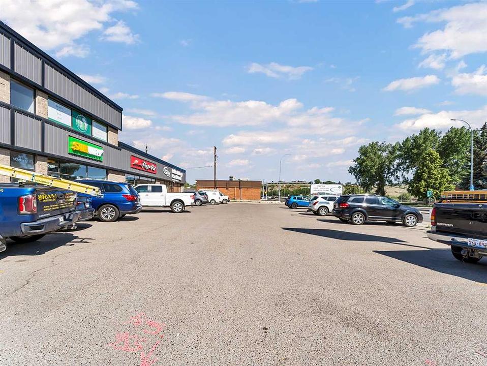 202A - 140 Maple Avenue Southeast, Medicine Hat, AB