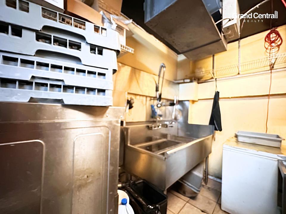 1074 Denman Street, Vancouver, BC