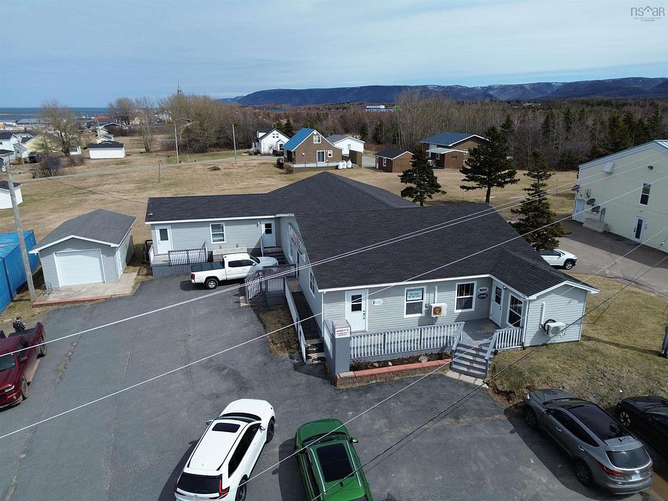15 Pere Goirrior Avenue, Chéticamp, NS