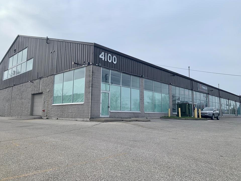 4 - 4100 Chesswood Drive, Toronto, ON