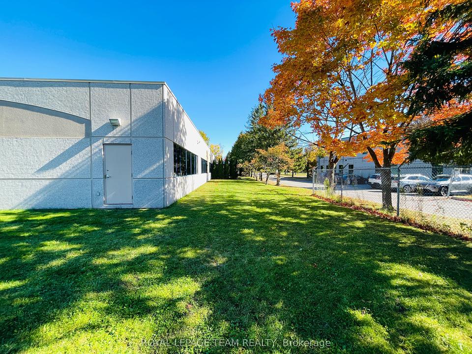 2490 Don Reid Drive, Ottawa, ON