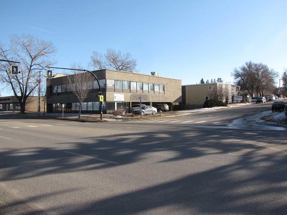 B - 4924 48 Avenue, Innisfail, AB