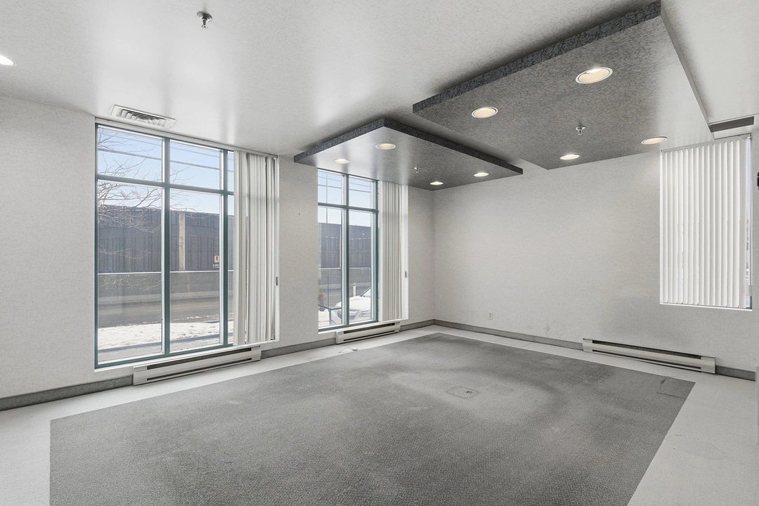8162 - 8150 Boulevard Métropolitain Est, Montréal, QC