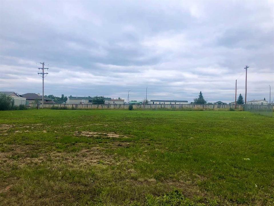 9906 Rainbow Boulevard, High Level, AB