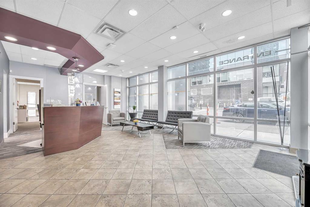 902 9 Avenue Southwest, Calgary, AB