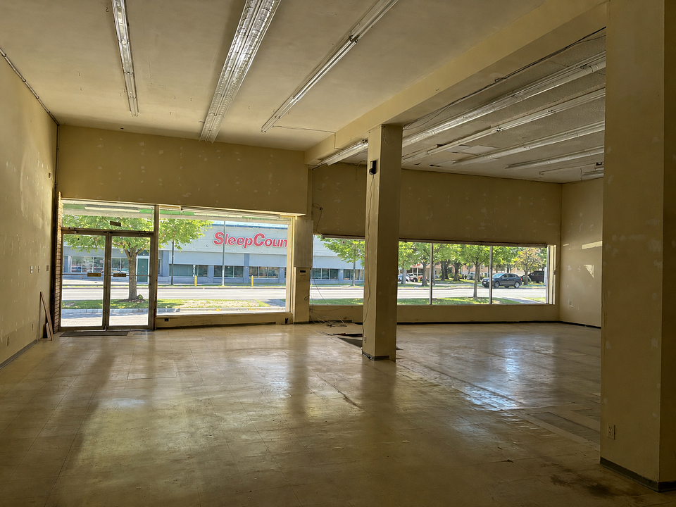 3287 West Broadway, Vancouver, BC