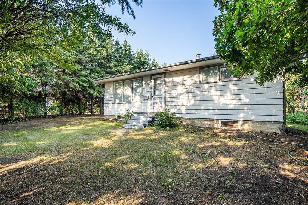 3302 50 Avenue, Lloydminster, AB