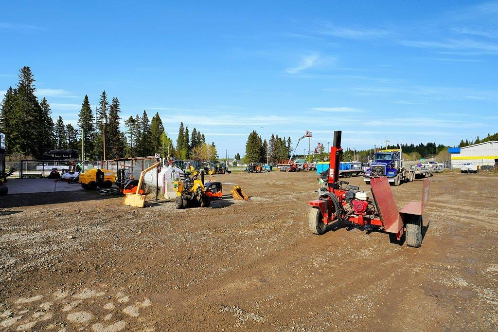 1101 Main Avenue East, Sundre, AB