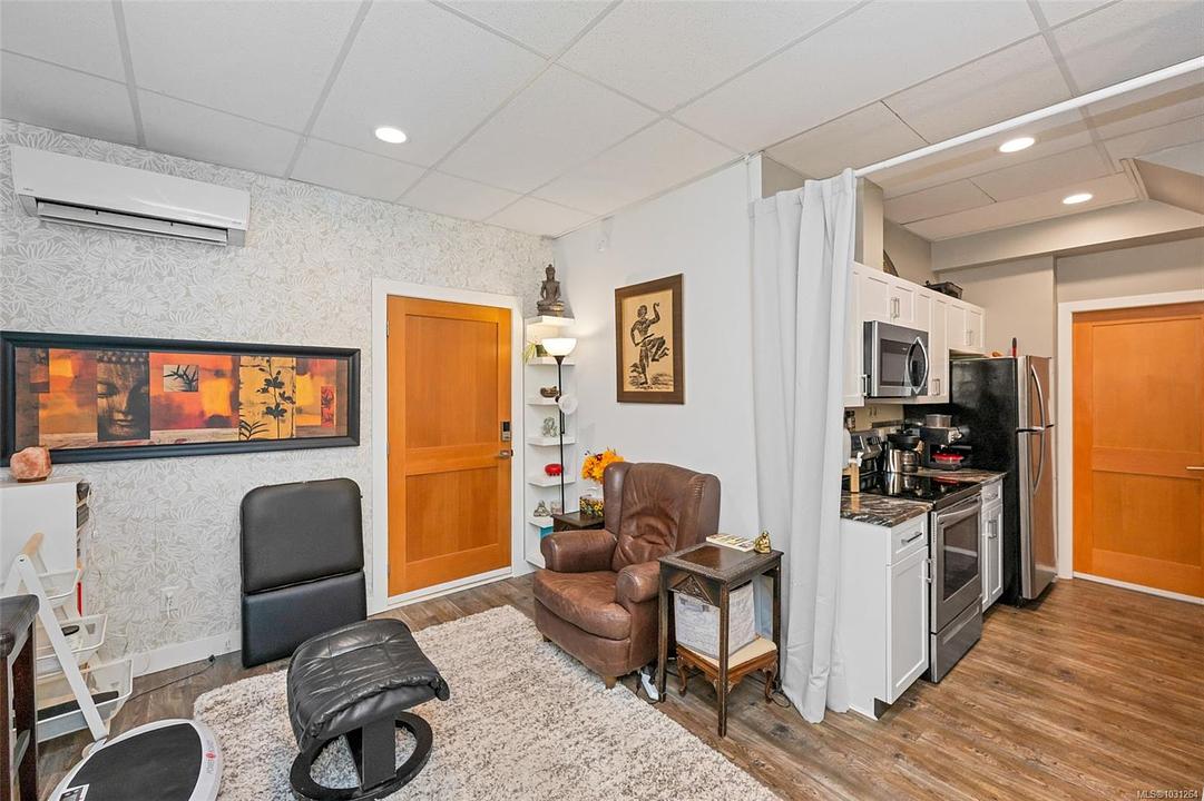 #111 - 689 Hoffman Avenue, Victoria, BC