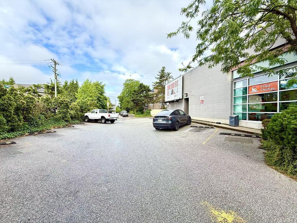 8631 Granville Street, Vancouver, BC