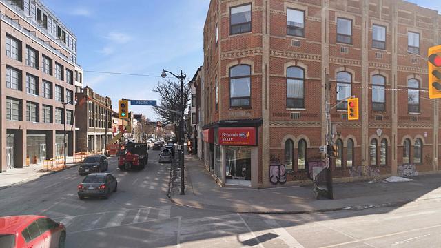 2975 Dundas Street West, Toronto, ON