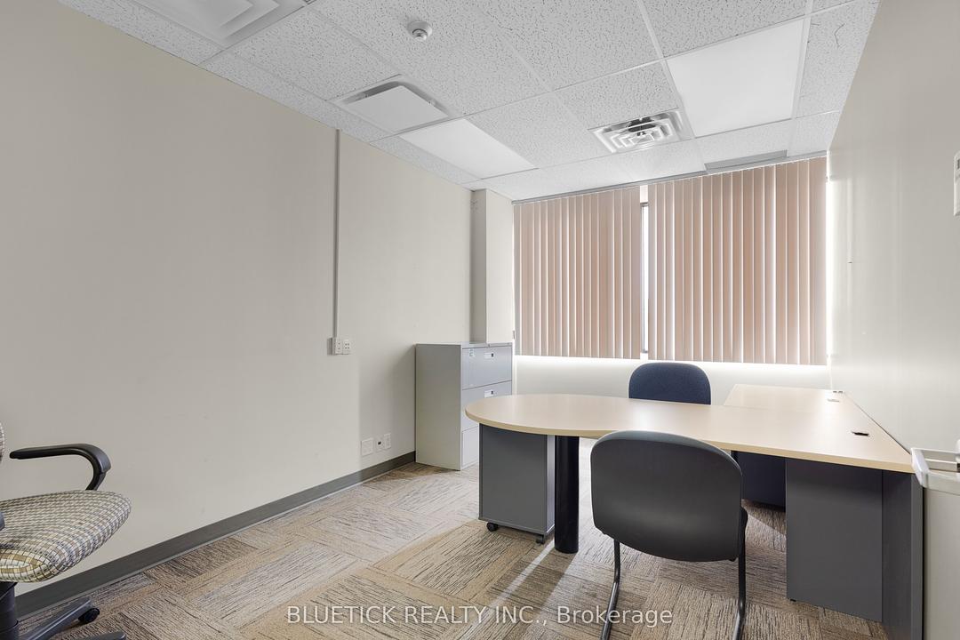 301 - 710 Dorval Drive, Oakville, ON