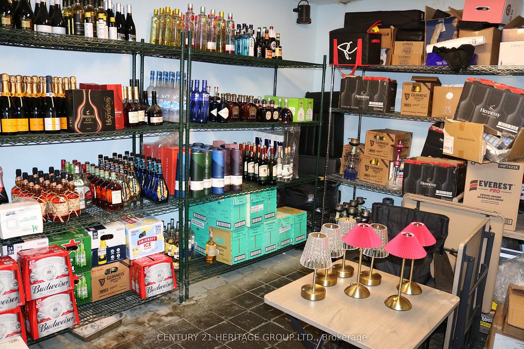 1116 Dundas Street West, Toronto, ON