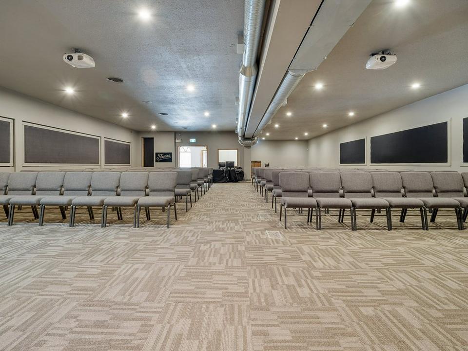 327 10 Street South, Lethbridge, AB