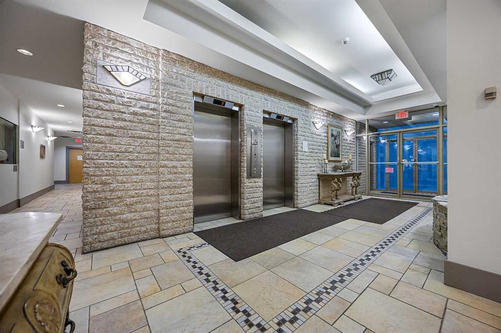 204 - 4603 Varsity Drive Northwest, Calgary, AB