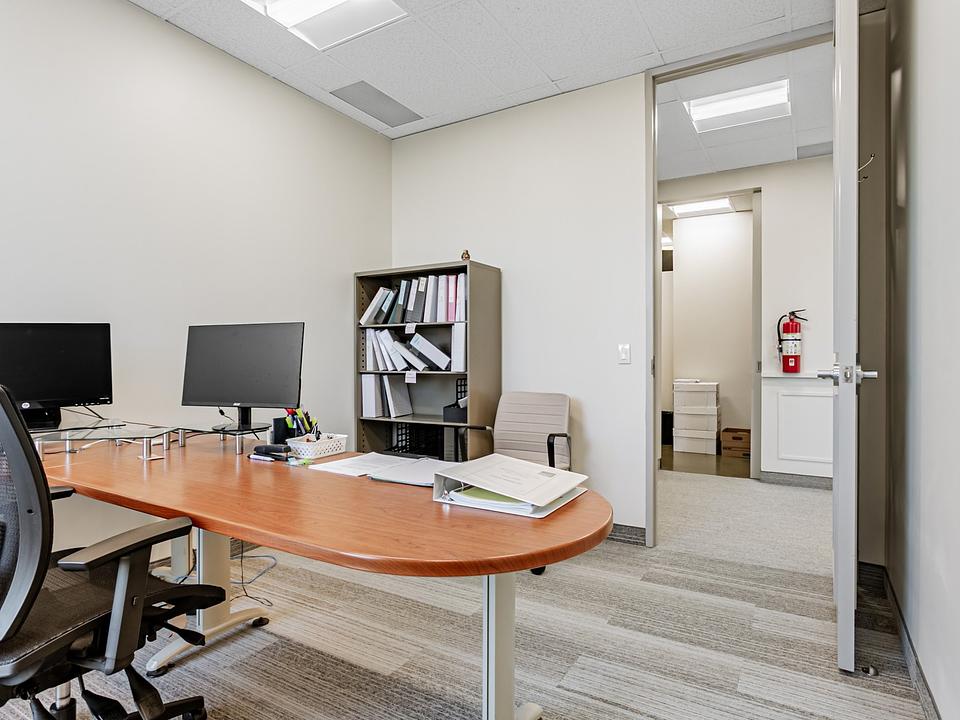 1400 - 65 Queen St W, Toronto, ON