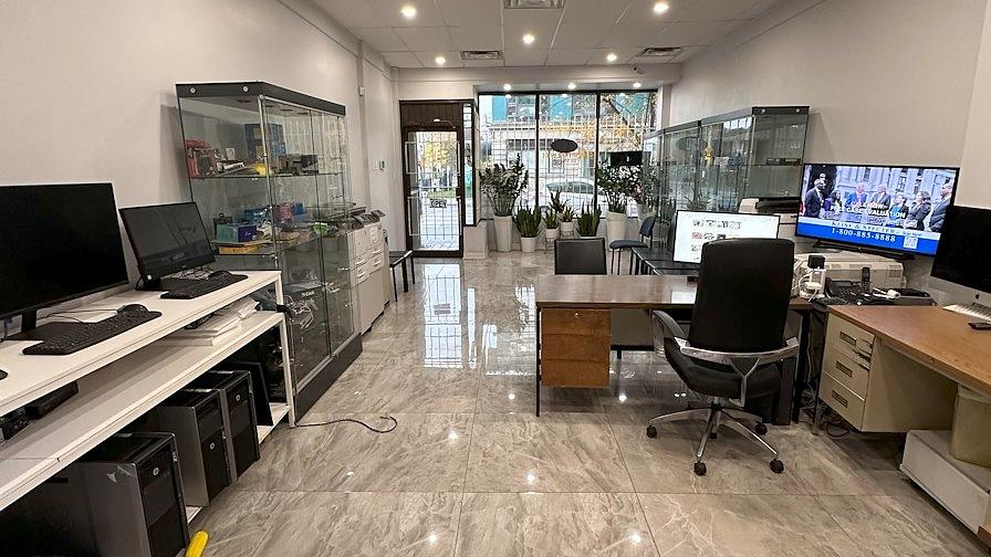 1452 Queen Street West, Toronto, ON