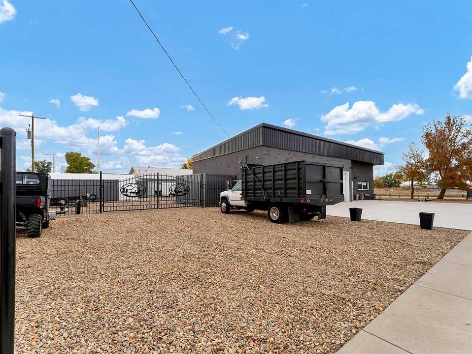 133 South Railway Avenue, Irvine, AB
