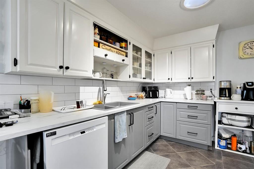 8-1415 sec 582 Highway, Didsbury, AB
