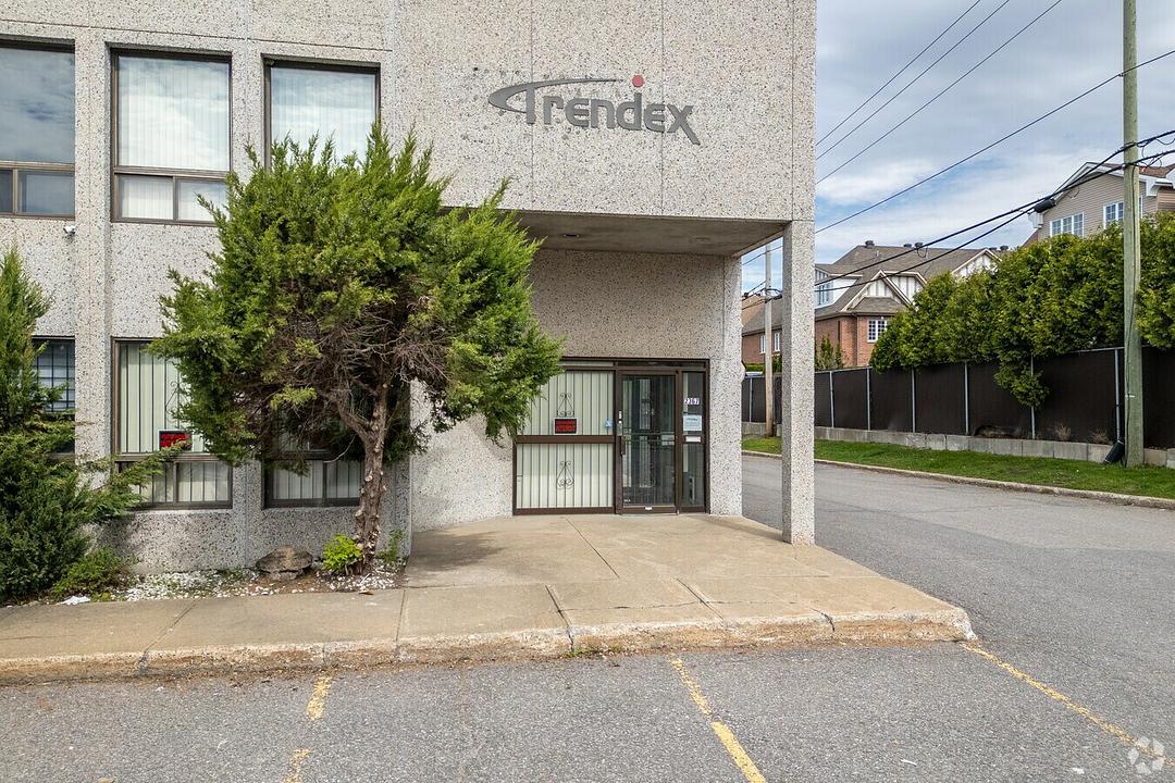 2367 Rue Guénette, Montréal, QC