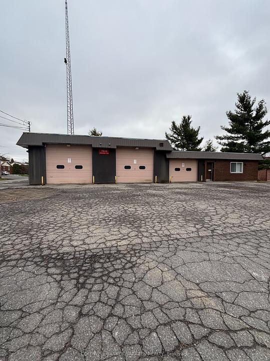 7010 Parkway Road, Ottawa, ON