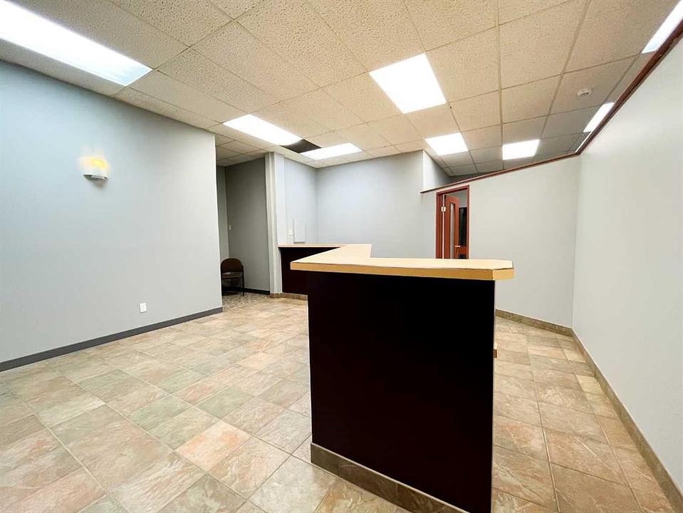 101 - 132 4 Avenue Southeast, Medicine Hat, AB