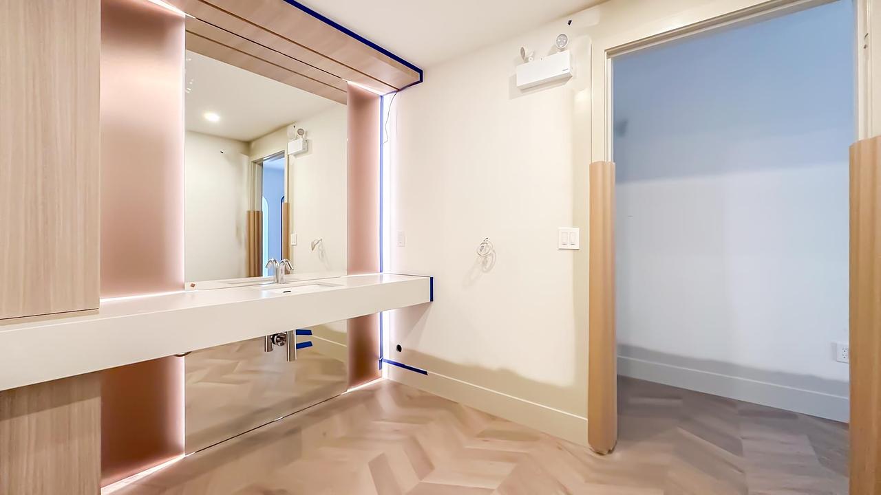 8273 Oak Street, Vancouver, BC