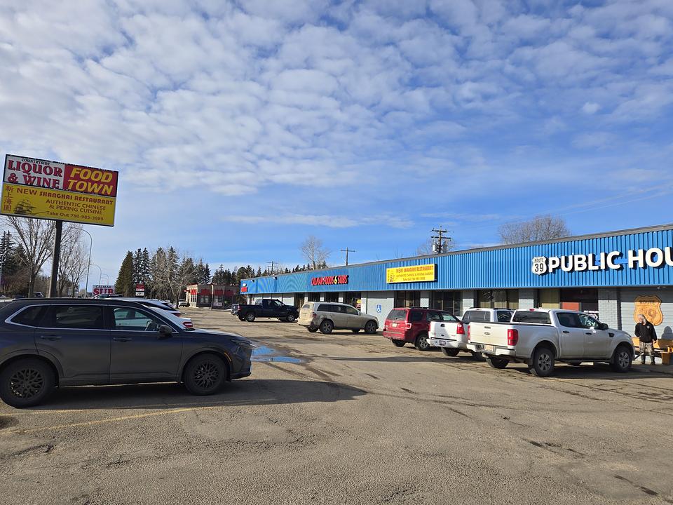 5010 50 Avenue, Calmar, AB